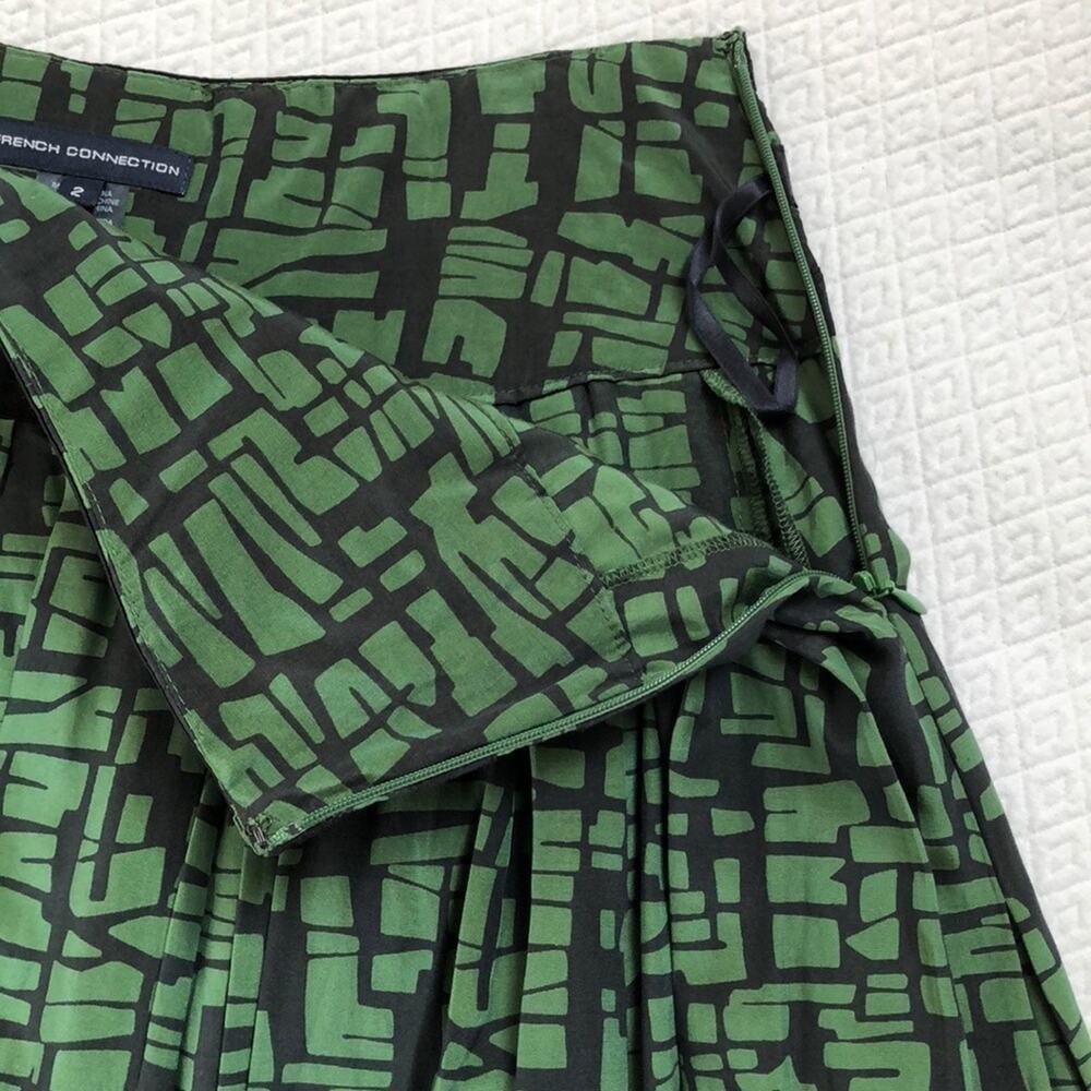 French Connection Silk Cotton Pleated Skirt Size 2 Green Black Graphic Print - Picture 3 of 8